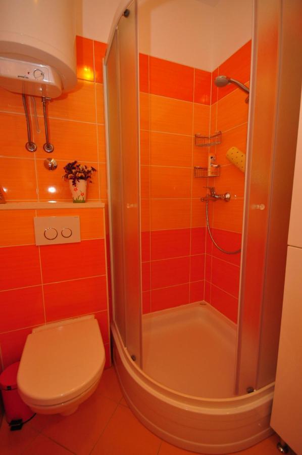 Apartmán Tri Palme Prvic Sepurine Exteriér fotografie