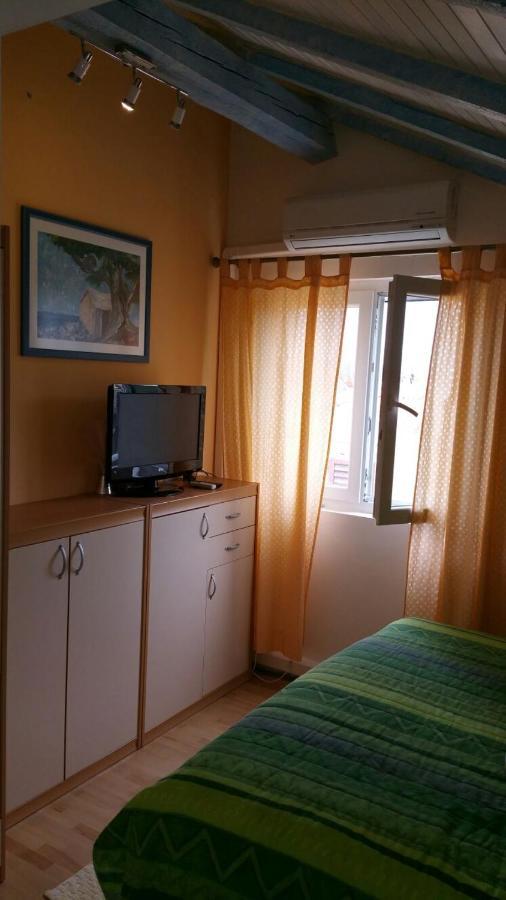 Apartmán Tri Palme Prvic Sepurine Exteriér fotografie
