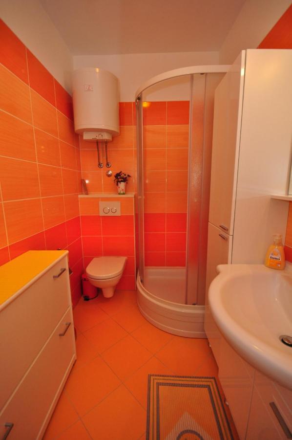 Apartmán Tri Palme Prvic Sepurine Exteriér fotografie