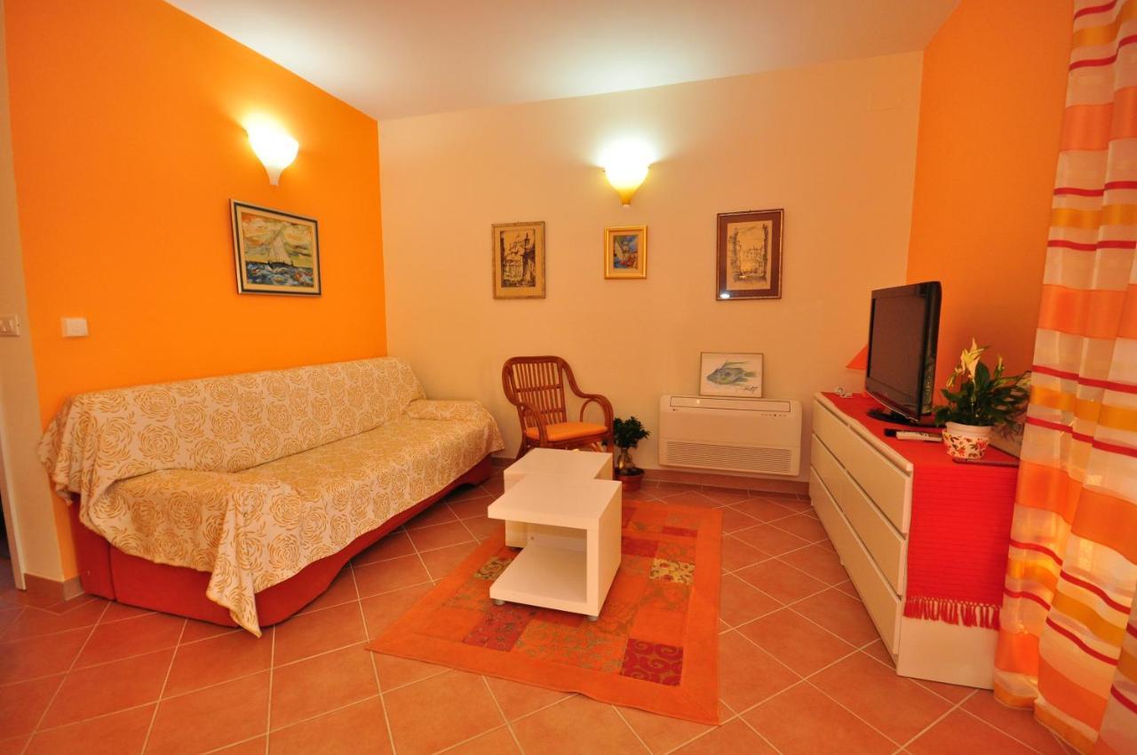 Apartmán Tri Palme Prvic Sepurine Exteriér fotografie