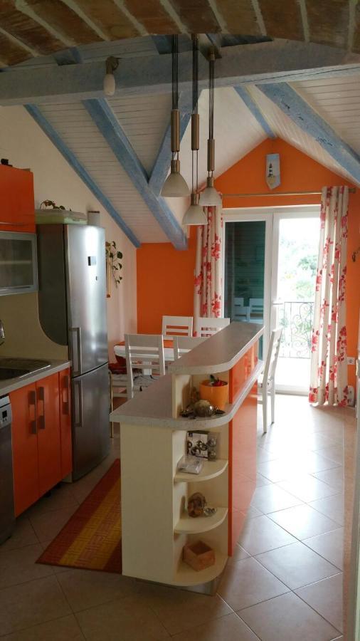 Apartmán Tri Palme Prvic Sepurine Exteriér fotografie