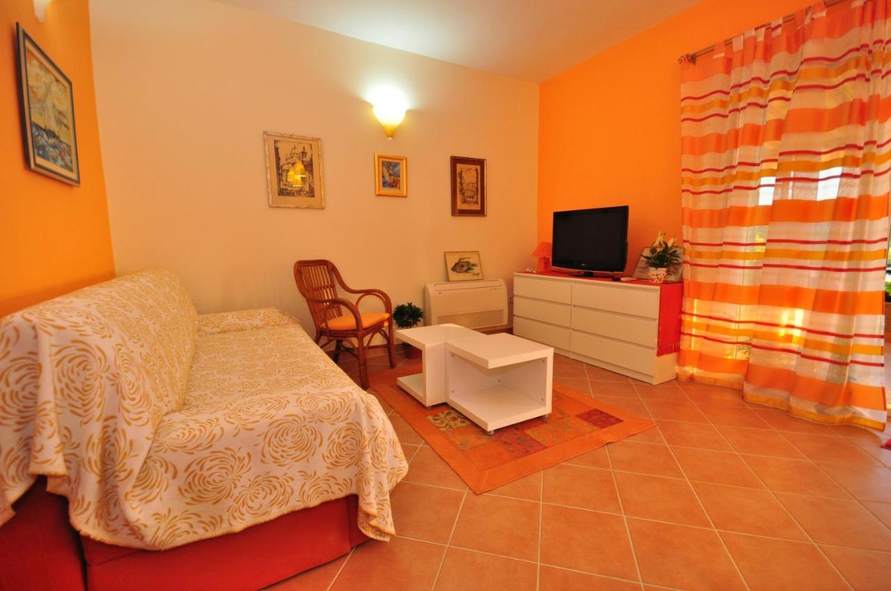 Apartmán Tri Palme Prvic Sepurine Exteriér fotografie